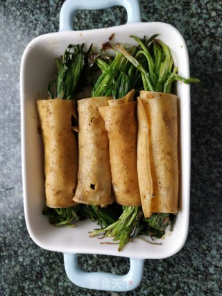 烤豆皮卷韭菜的做法