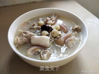 猪蹄山药薏米莲子汤的做法