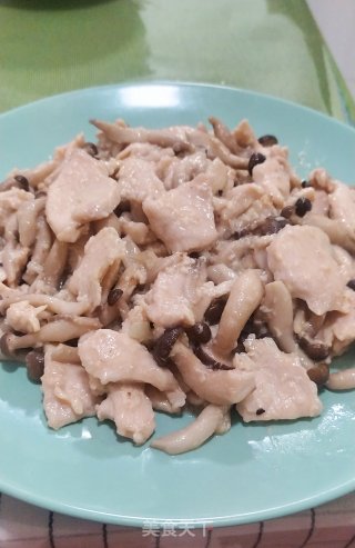 鸡胸肉炒蟹味菇的做法