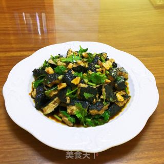 香菜拌臭豆腐的做法