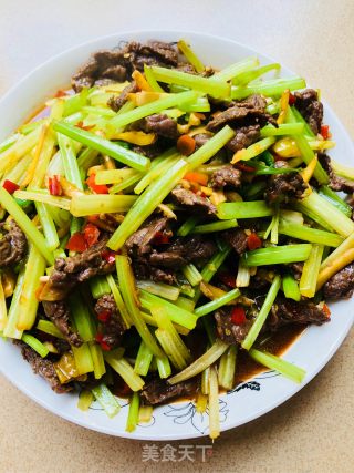 牛肉炒芹菜的做法