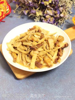 五花肉炒杏鲍菇的做法