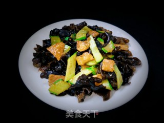 肉炒黄瓜木耳的做法