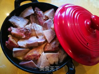 简易荔芋腊鸭煲的做法