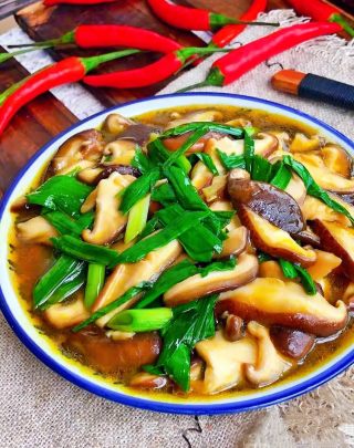 大蒜炒香菇片的做法