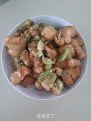 丝瓜炒油条的做法