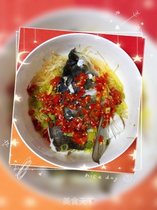 金针菇剁椒蒸鱼头的做法