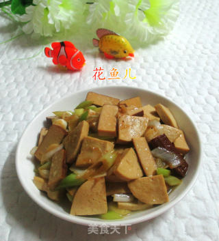 大葱鸡蛋干炒素鸡的做法