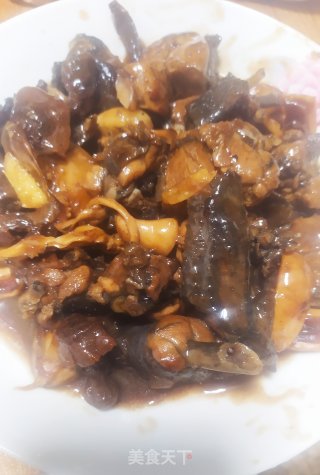 墨鱼焖乌鸡的做法