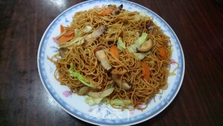 烧肉炒伊面的做法