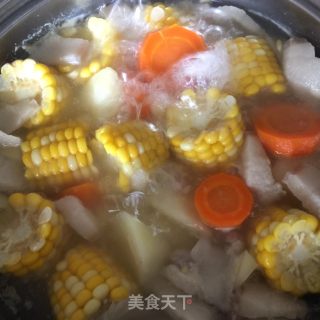 玉米炖猪肉汤的做法