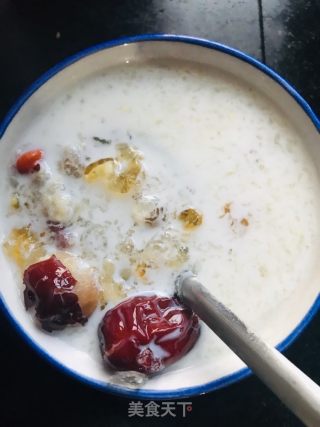 牛奶雪燕桃胶羹的做法