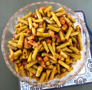 鸡肉炒酸豇豆的做法