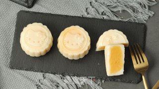不用烤箱就可以做的月饼，咸蛋黄奶黄冰皮月饼的做法