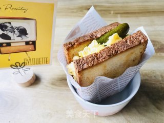 鸡蛋酸黄瓜三明治的做法