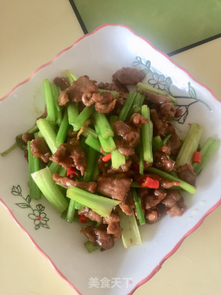 西芹炒牛肉的做法