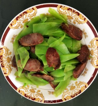 香肠炒莴笋的做法