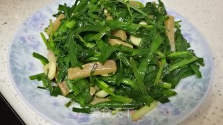 鱿鱼炒韭菜的做法