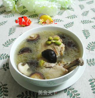 香菇毛豆鸡腿汤的做法