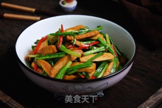 韭菜炒香干的做法