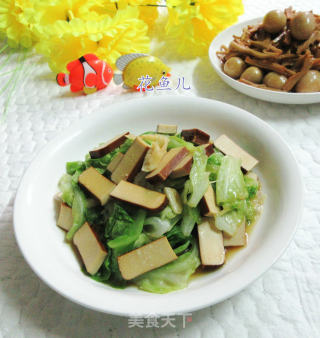 鸡蛋干炒包心菜的做法