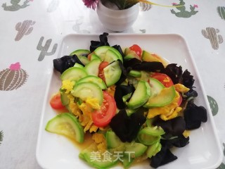 西葫芦炒时蔬的做法