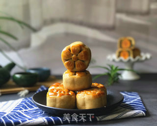 抹茶莲蓉蛋黄月饼的做法
