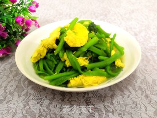 南瓜叶炒鸡蛋的做法
