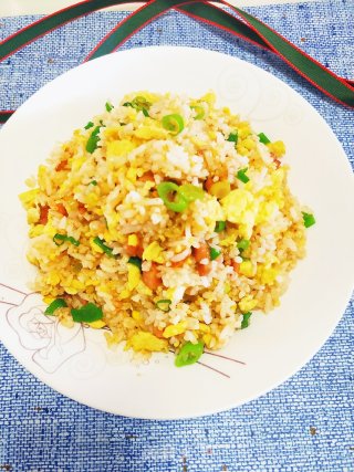 火腿鸡蛋炒饭的做法