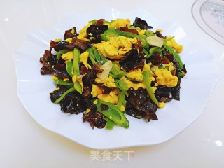 尖椒木耳炒鸡蛋的做法