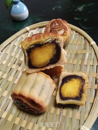 蛋黄红豆沙月饼的做法