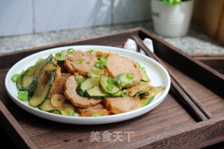 黄瓜炒豆皮肉卷的做法