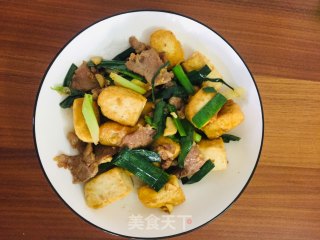 瘦肉炒咸豆干蒜苗的做法