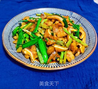 蒜苗炒猪耳朵的做法