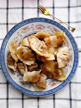 油煎黑胡椒牛肉饺子的做法