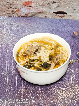 酸菜鸭肉面的做法