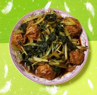 油面筋塞肉烧青菜的做法