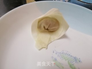 韭黄馄饨（紫菜蛋花汤底）的做法