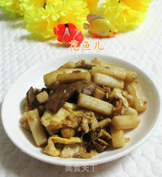 牛肝菌鸭蛋炒年糕的做法