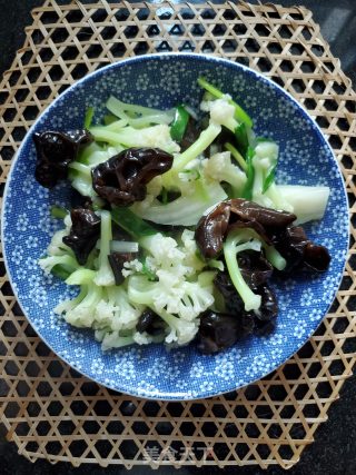 花菜炒黑木耳的做法