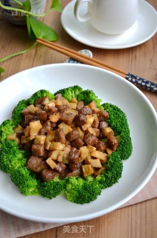 杏鲍菇黑胡椒牛肉粒的做法
