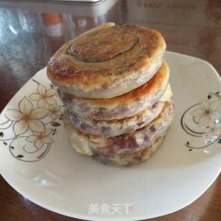 红豆香酥小饼，外皮酥脆，小豆馅香甜，红小豆有补血之功效，女性朋友可多吃一点红小豆的做法