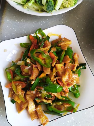 辣椒炒猪油渣的做法