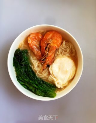 鲜虾鸡蛋面的做法