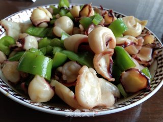 青椒墨鱼片的做法
