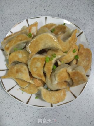 胡萝卜芹菜煎饺的做法
