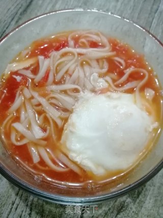 西红柿热汤面的做法