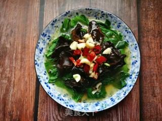 浇汁小白菜木耳的做法