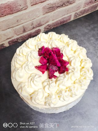 火龙果奶油蛋糕，10月3日女儿生日那天做的，简单大方，好吃不甜不腻，口感特别好的做法