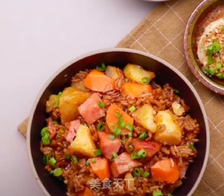 火腿肠土豆焖饭的做法